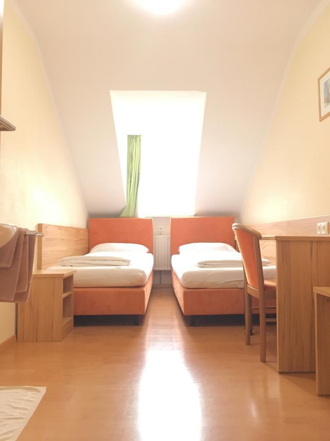 Pension Jahn Salzburgo Exterior foto